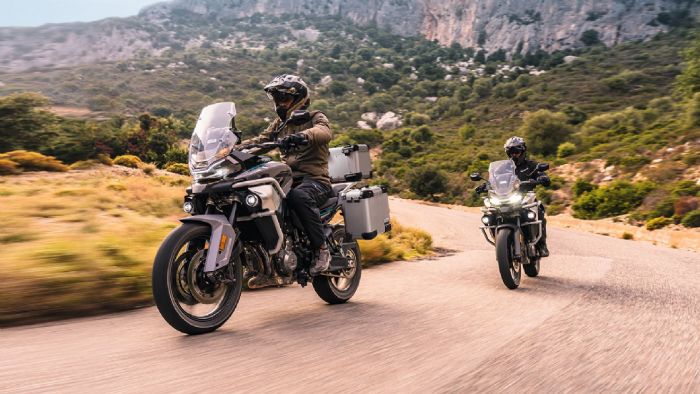 CFMoto 800MT: Μια μοτοσυκλέτα, δυο κατηγορίες 