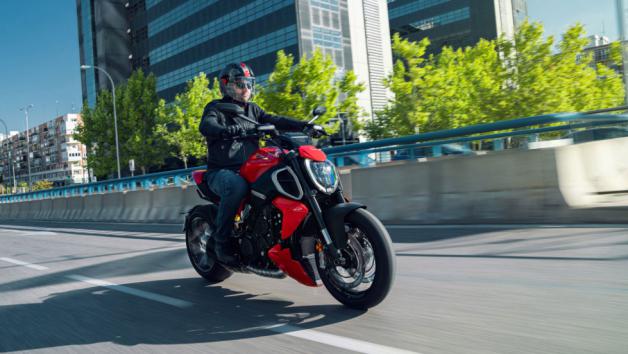 Ducati Diavel V4: Power Cruiser με 170 άλογα και «Κiller» εμφάνιση 