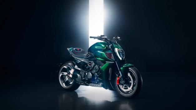 Ducati Diavel for Bentley: Αποκλειστικότητα, επιδόσεις και δεξιοτεχνία σε ένα δίτροχο έργο τέχνης Ducati Diavel for Bentley: Αποκλειστικότητα, επιδόσεις και δεξιοτεχνία σε ένα δίτροχο έργο τέχνης