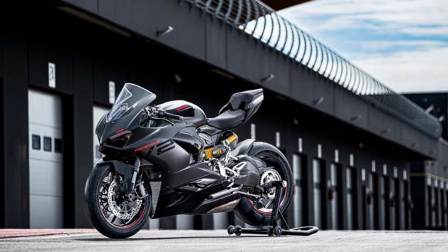 Ducati Panigale V2: Διαθέσιμο σε νέο χρώμα «Black on Black» 