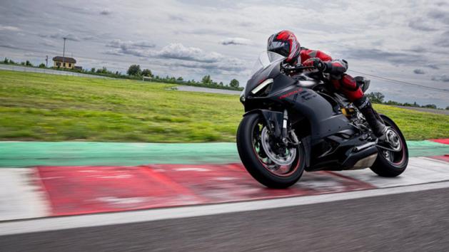 Ducati Panigale V2: Διαθέσιμο σε νέο χρώμα «Black on Black» 