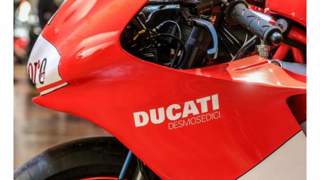 Η Ducati Desmosedici του Troy Bayliss στο σφυρί σε αστρονομική τιμή Η Ducati Desmosedici του Troy Bayliss στο σφυρί σε αστρονομική τιμή