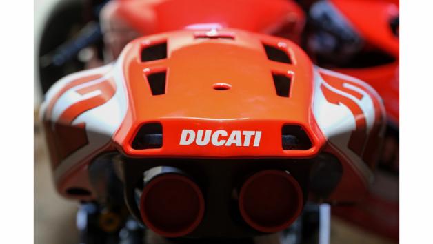 Η Ducati Desmosedici του Troy Bayliss στο σφυρί σε αστρονομική τιμή Η Ducati Desmosedici του Troy Bayliss στο σφυρί σε αστρονομική τιμή