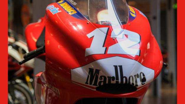 Η Ducati Desmosedici του Troy Bayliss στο σφυρί σε αστρονομική τιμή Η Ducati Desmosedici του Troy Bayliss στο σφυρί σε αστρονομική τιμή