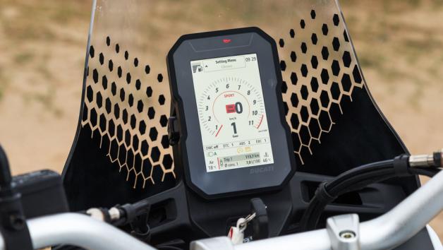 Ducati Desert-X: Ο νέος L2 βάζει «φωτιά» στη διασκέδαση με 110 ίππους 