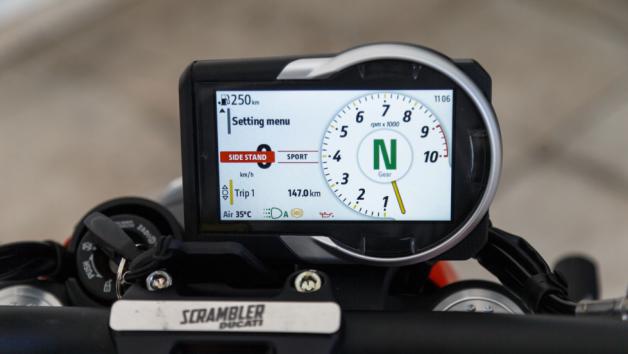 Ducati Scrambler: Full throttle κάνοντας 0-100 σε 4,2δλ 