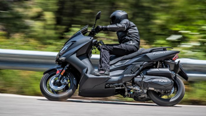 Thrust Motor: Δυναμικό ξεκίνημα με scooter 125 και 300 κυβικών 