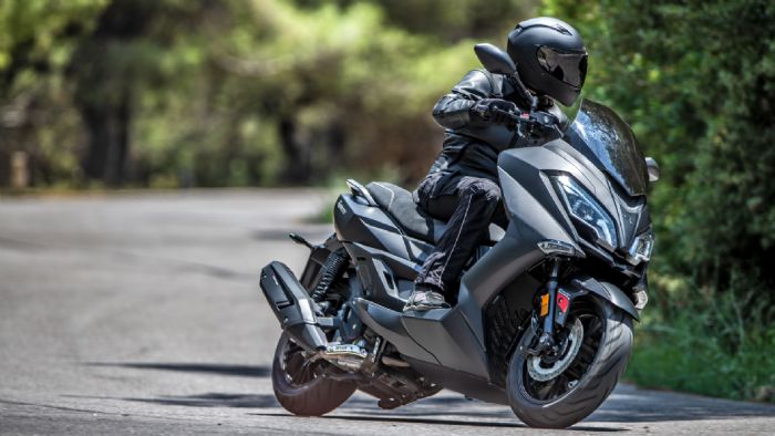 Explorer 300: Η σπορ ναυαρχίδα