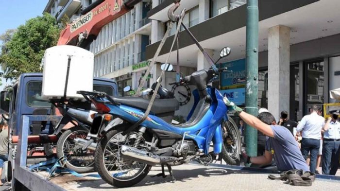 Σκούπα από τους γερανούς του Δήμου και σε 10 μέρες στην ανακύκλωση Σκούπα από τους γερανούς του Δήμου και σε 10 μέρες στην ανακύκλωση