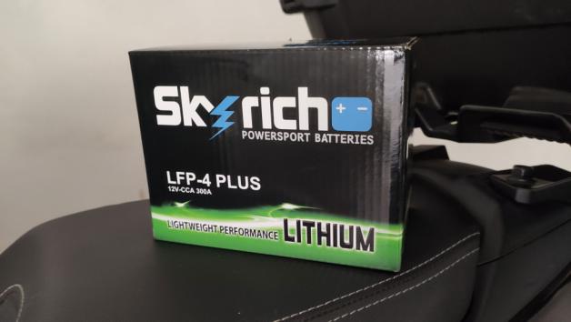 Test μπαταρία λιθίου Skyrich LFP-4 Plus: Μειωμένο βάρος και υψηλή απόδοση 