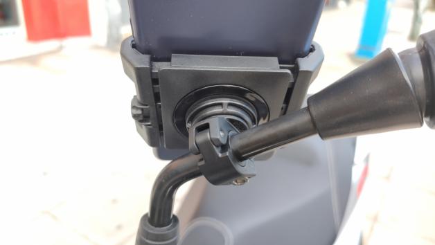 Test βάση κινητού: SP Connect Mirror Mount και Universal Phone Clamp 