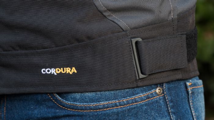 Το Nexus είναι κατασκευασμένο από Cordura 600D.