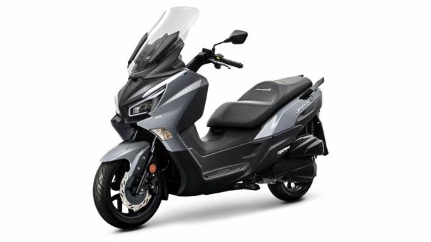 Sym Joymax z+ 125: Ήρθε στην Ελλάδα στοχεύοντας τους κατόχους αυτοκινήτου 