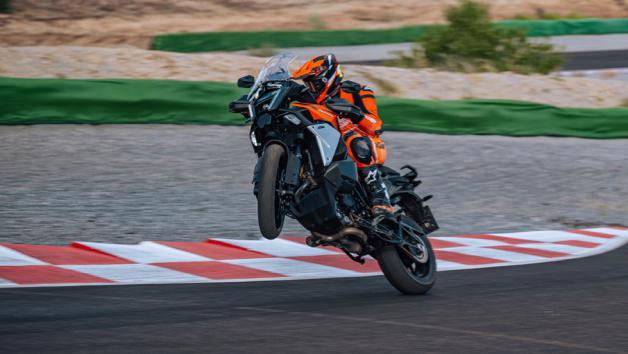 KTM 1390 Super Adventure S Evo: 173 άλογα με ημι-ενεργητικές και αυτόματο κιβώτιο! KTM 1390 Super Adventure S Evo: 173 άλογα με ημι-ενεργητικές και αυτόματο κιβώτιο!