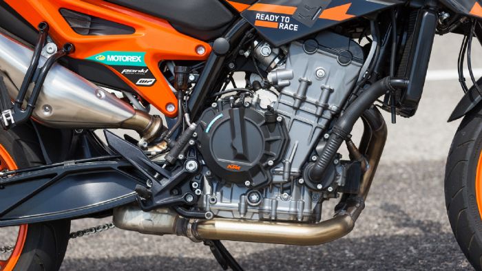 Μικρός σε διαστάσεις, ελαφρύς και ισχυρός, ο LC8c αποδίδει 115 ίππους με γεύση V2 και είναι αναμφίβολα ένα από τα δυνατότερα χαρτιά του 890 Duke. 