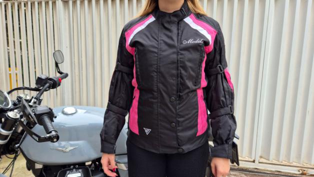 Test Modeka Janika Lady: Τεχνικό μπουφάν 4 εποχών σε άκρως προσιτή τιμ Test Modeka Janika Lady: Τεχνικό μπουφάν 4 εποχών σε άκρως προσιτή τιμή