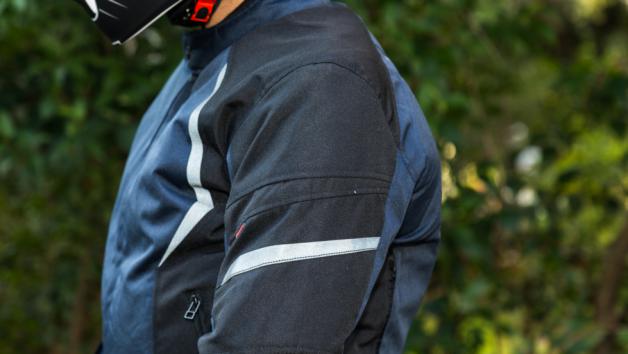 Test μπουφάν Nordcode Monza II: Σπορ με τεράστια τσέπη στην πλάτη 