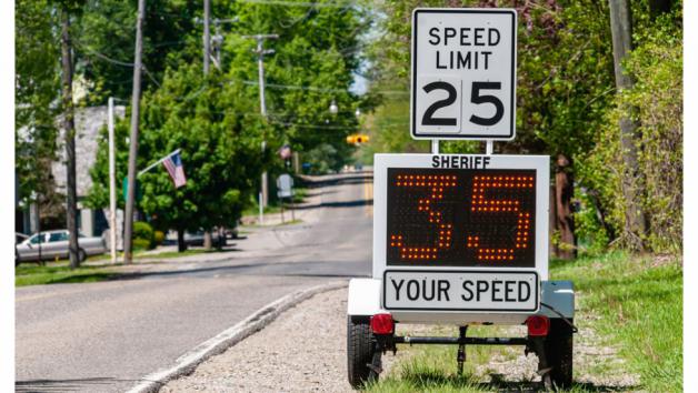 Μείωση των ορίων ταχύτητας στα 30 χλμ/ω στα αστικά περιβάλλοντα 