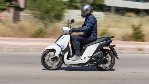 Peugeot New Tweet 125: Ευκίνητο Scooter πόλης με 16 ιντσών τροχούς 
