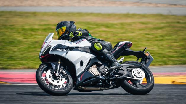 Η πρόταση της QJMOTOR στα Α2 Supersport: το SRK 450 RC Η πρόταση της QJMOTOR στα Α2 Supersport: το SRK 450 RC
