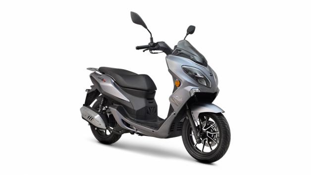 QJMOTOR CTR125, με εντυπωσιακά χαρακτηριστικά για την τιμή των 2.495 ευρώ 