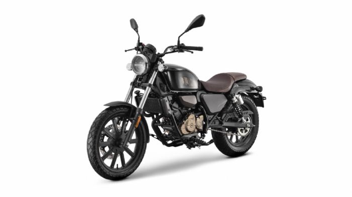 QJMotor SRV 125 ABS: Ρετρό με αυτονομία που σε βγάζει όλη την εβδομάδα 