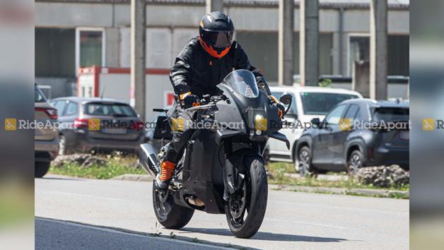 Νέες κατασκοπικές φωτογραφίες της KTM RC 990 - Δοκιμάζεται σε δρόμο της Ευρώπης 