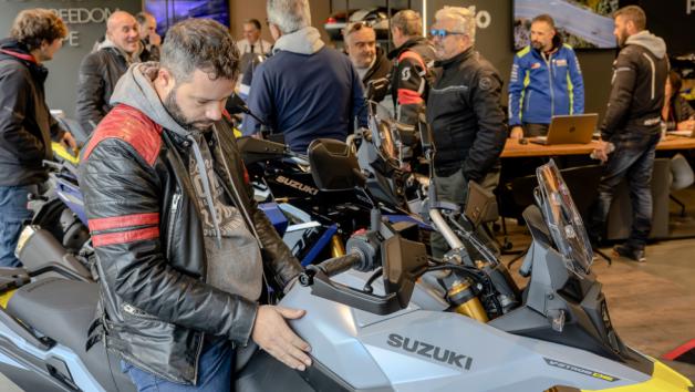 Η Suzuki παρουσίασε το V-STROM 800 στα V-STROM clubs 