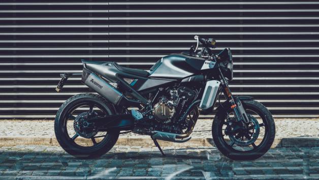 Husqvarna Svartpilen 801: Tα χαρακτηριστικά του μαύρου δικύλινδρου βέλους 