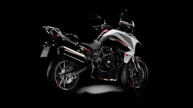 Benelli TRK 702: Μοτοσυκλέτα που τα κάνει όλα από 7.890 ευρώ 