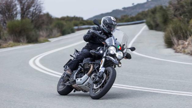 Moto Guzzi V85 TT Guardia d`Onore - Test