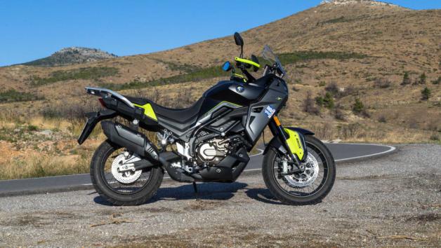 QJMOTOR SVT 650: Οι V2 τραγουδούν ακόμα 