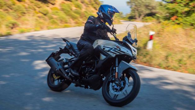 Voge 300DS: Έτοιμο για εξορμήσεις με δώρο κεντρική βαλίτσα αλουμινίου 