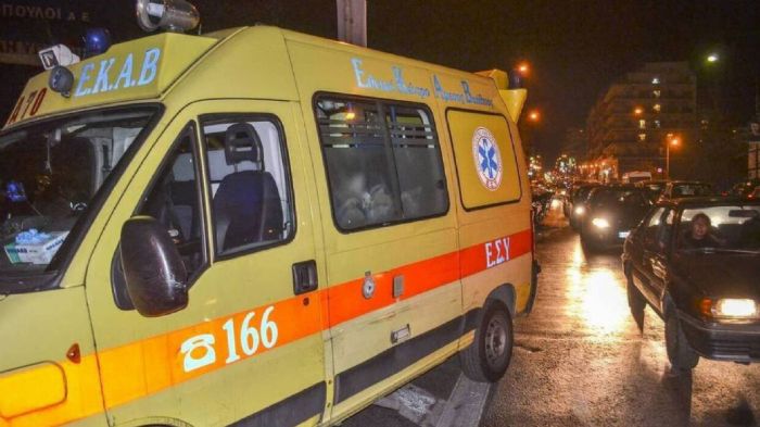 Μοτοσυκλέτα παρέσυρε πεζό στην Πέτρου Ράλλη 