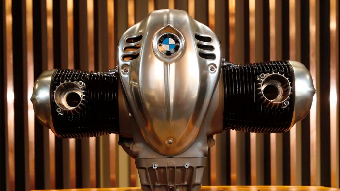 BMW: «Δεν θα σταματήσουμε ποτέ τους κινητήρες εσωτερικής καύσης»