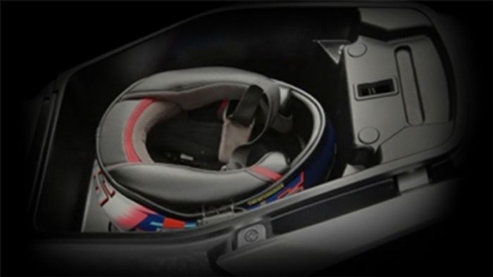 Χώρος για κράνος κάτω από την σέλα Χώρος για κράνος κάτω από την σέλα