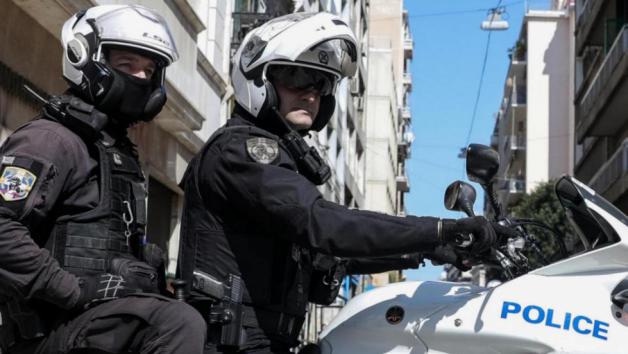 Συνελήφθησαν δύο άτομα πάνω σε κλεμμένα δίκυκλα στο Μενίδι 