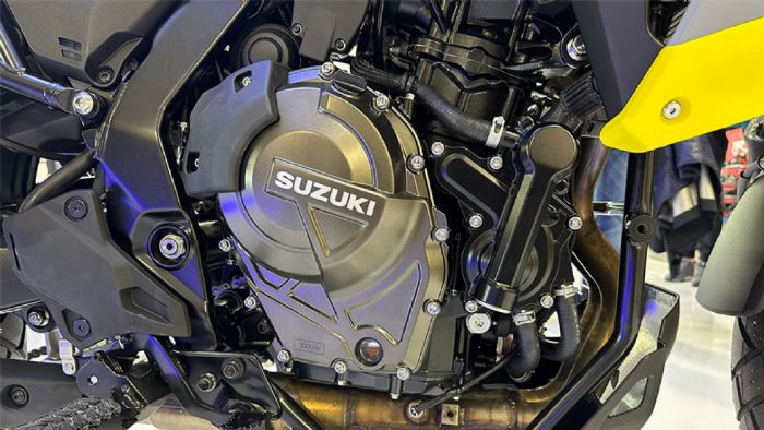 O νέος δικύλινδρος εν σειρά κινητήρας της Suzuki, στο V-Strom 800. Νέο μοτέρ, νέα φιλοσοφία και όχι μόνο για αυτό το μοντέλο, αλλά για την βιομηχανία ως σύνολο. 