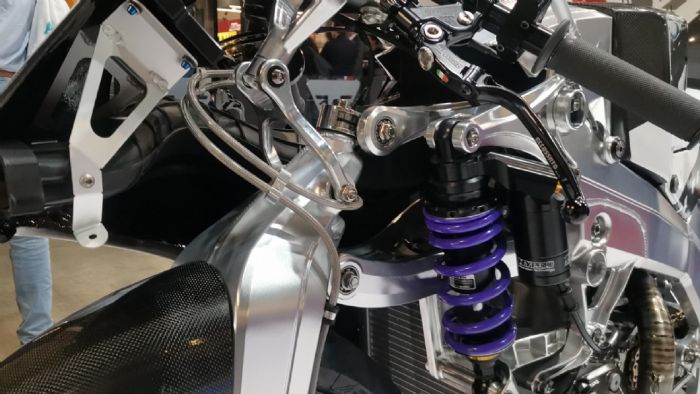 H DNA DRR-022 μέσα από τον φακό μας, από την έκθεση EICMA του Μιλάνου. H DNA DRR-022 μέσα από τον φακό μας, από την έκθεση EICMA του Μιλάνου.