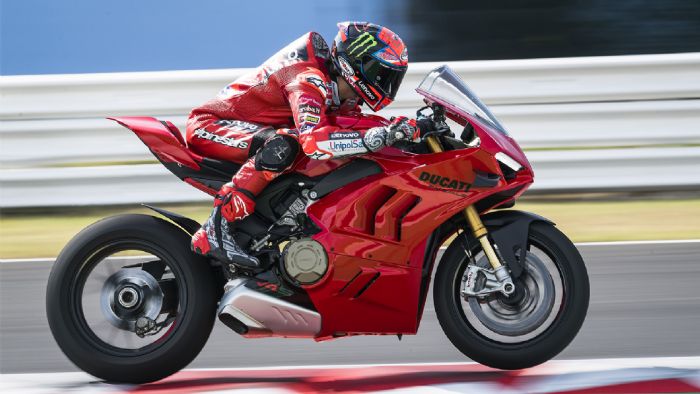 Κάθε ρεκόρ έσπασαν οι πωλήσεις της Ducati για το 2021. 