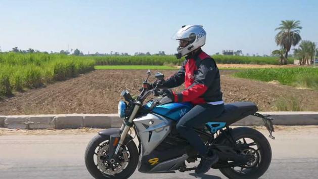 Αιγύπτιος έκανε ταξίδι 12.749 χιλιομέτρων με ηλεκτρική και μπήκε στο βιβλίο Guinness 