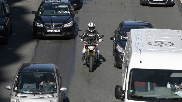 Στις σχολές οδηγών θα διδάσκονται βασικές αρχές ασφάλειας για την διήθηση, στην Γαλλία. 