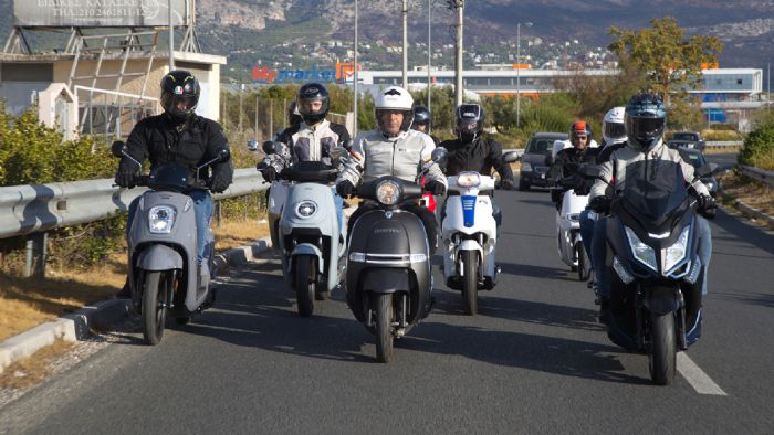 9 ηλεκτρικά scooterst στους δρόμους της Αθήνας, για ένα τεράστιο test αντοχής και αυτονομίας. 