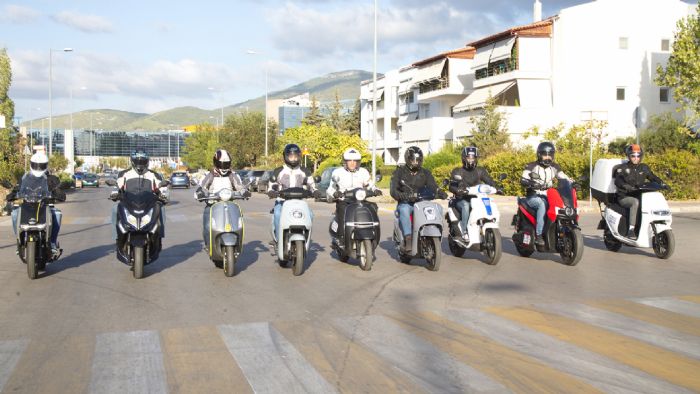 Κάνοντας διέλευση από το Ολυμπιακό χωριό.