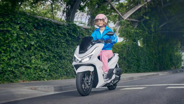 Honda PCX 125 DX: Με νέες αναρτήσεις, φρένα και εξοπλισμό, πάει για την πρωτιά και το 2025 Honda PCX 125 DX: Με νέες αναρτήσεις, φρένα και εξοπλισμό, πάει για την πρωτιά και το 2025