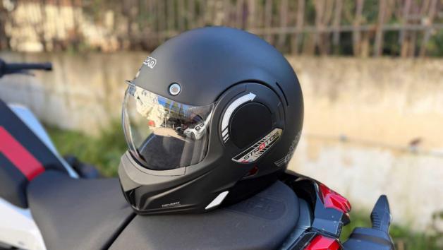 Δοκιμή: Flip-Up κράνος Beon B707 Stratos με σαγόνι που γυρίζει 180 μοίρες.