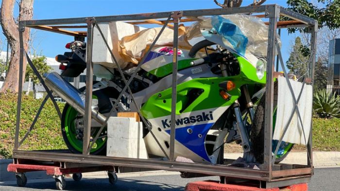 Η Kawasaki ZXR750 της εν λόγω δημοπρασίας.