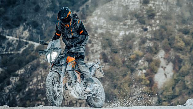 Νέοι χρωματισμοί για το 390 Adventure της ΚΤΜ 