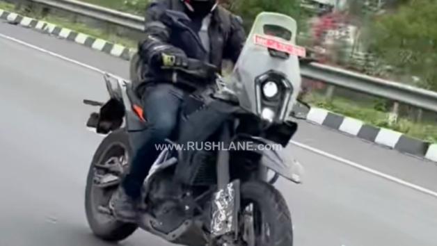 KTM 390 Adventure: Κατασκοπευτικές Φωτογραφίες και Λεπτομέρειες για το μοντέλο του 2025 