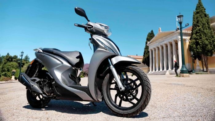 Kymco People S 125/200: Με 16αρη εμπρός τροχό και χώρο για full face κράνος 